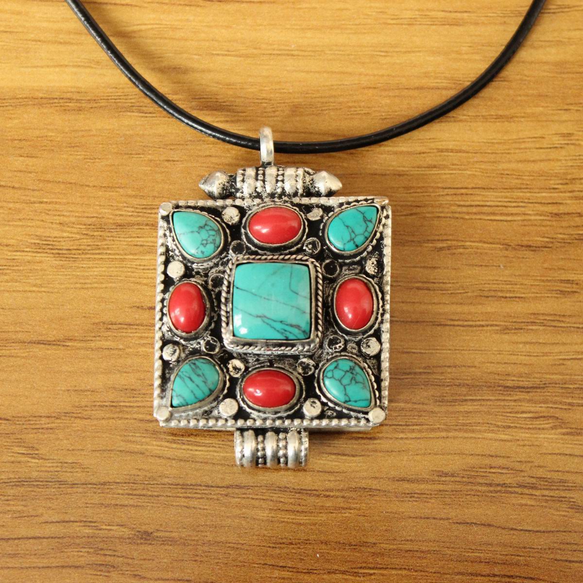 Ethnic Fashion Store - Collier pendentif ethnique tibétain en métal